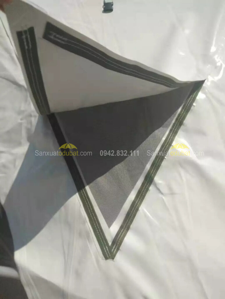 Cửa sổ tam giác