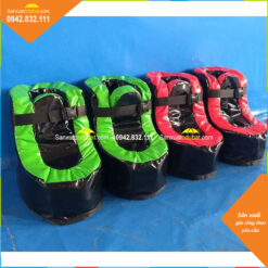 giày bóng đá khổng lồ